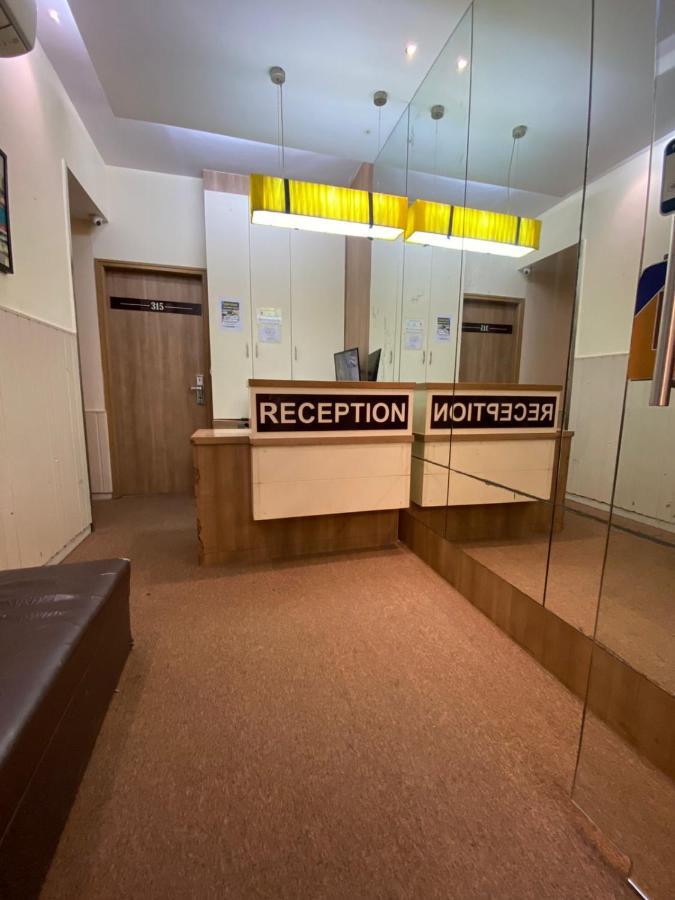 Hotel Airport Prime -Near Mumbai International Airport Andheri East Екстер'єр фото