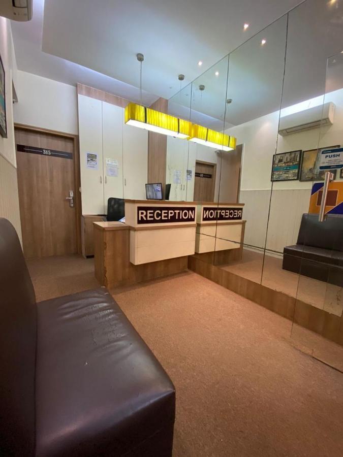 Hotel Airport Prime -Near Mumbai International Airport Andheri East Екстер'єр фото